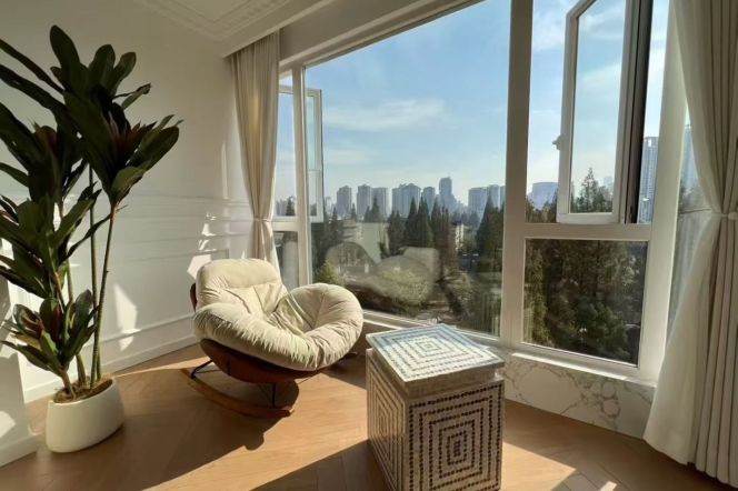 2 Brs, 2 Baths, Floor Heating, Central ac, Oven, Dish washer, 130 sqm @ Jiangsu metro L2&11