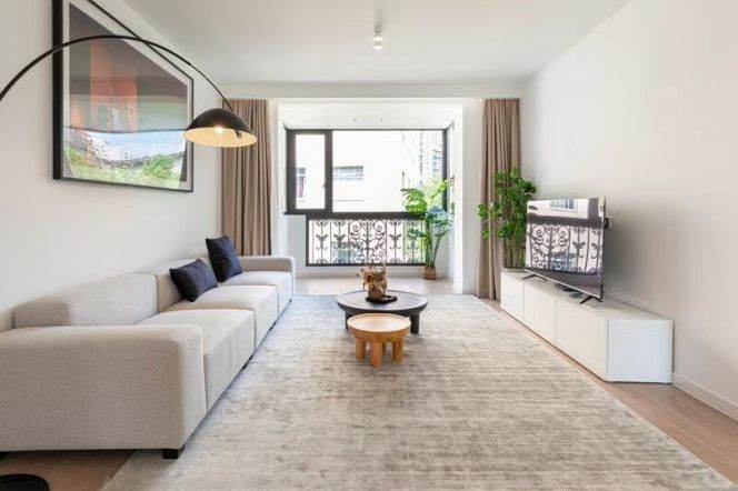 modern 3brs floor heating modern furniture in Xujiahui line 1,9,11 only 18.5K