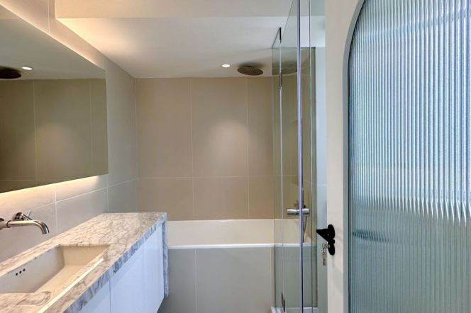 modern big 4brs floor heating modern furniture in People square only 24.8K