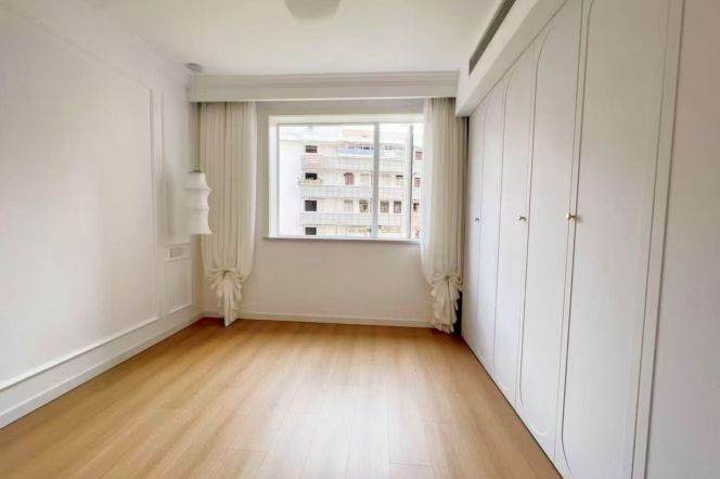 Bright 2brs central AC floor heating Nr M3/4/14