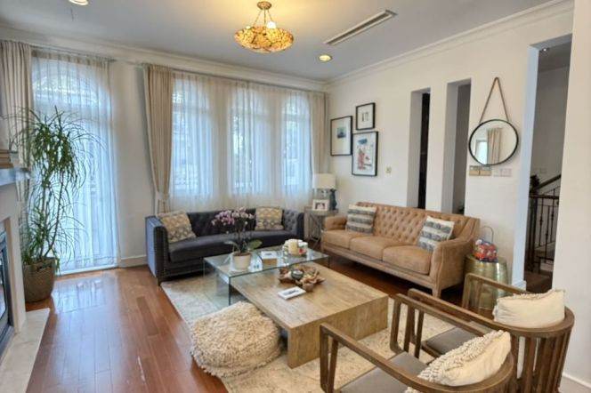 modern 5brs house nice garden floor heating big terrace in best compound near Dulwich