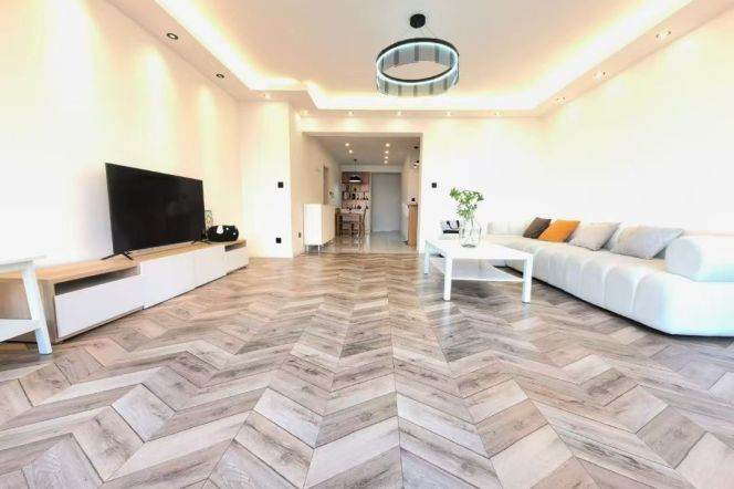 3 Brs, 2 Baths with Floor Heating/Oven/Bathtub, 180 sqm @ Zhongshan park L2