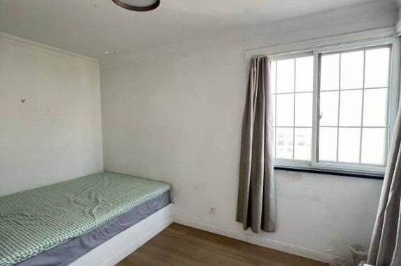 Renovated 2bedrooms elevator Apt 2min to Line1 Hengshan Rd