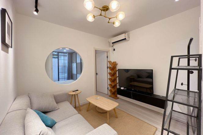 Cute 1Brm With A Yard Near Line 2/11 Jiangsu Rd