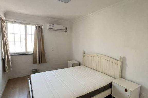 Renovated 2bedrooms elevator Apt 2min to Line1 Hengshan Rd