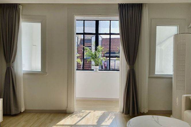 YanQing rd loft near iapm line 1/10/12 and changshu rd 7 