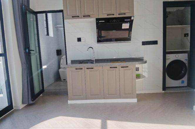 Lovely one bedroom w outdoor balcony nr West Nanjing rd 