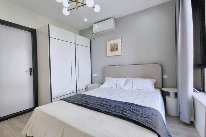 elevator 2br/2baths caobao rd @L1/12