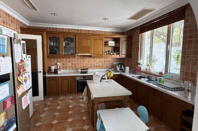 modern 5brs house nice garden floor heating big terrace in best compound near Dulwich