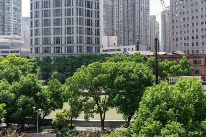 Sleek 3BR South-Facing Residence | Suzhou Creek Views | Full Floor Heating & Premium Appliances