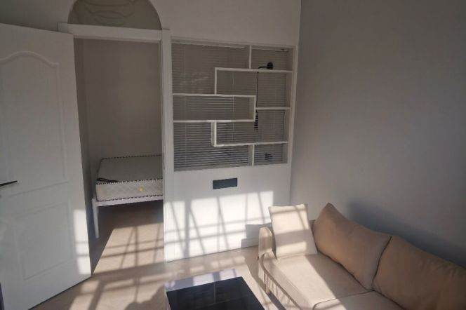 Lovely one bedroom w outdoor balcony nr West Nanjing rd 