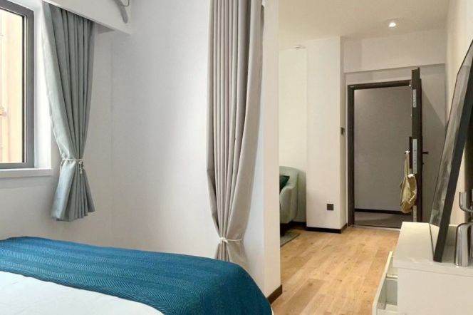 Modern&Spacious Elevator 1Bdr 1Bath Apt+L2/7/14 Jing An Temple Metro+Cloakroom