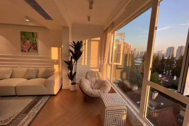 2 Brs, 2 Baths, Floor Heating, Central ac, Oven, Dish washer, 130 sqm @ Jiangsu metro L2&11