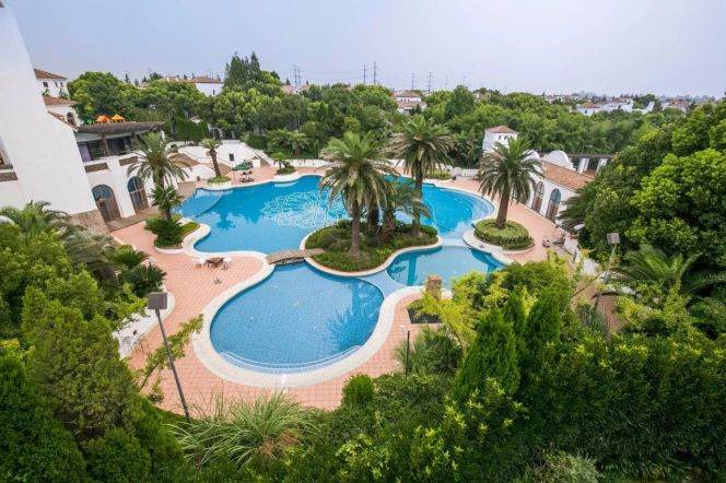 modern 5brs house nice garden floor heating big terrace in best compound near Dulwich