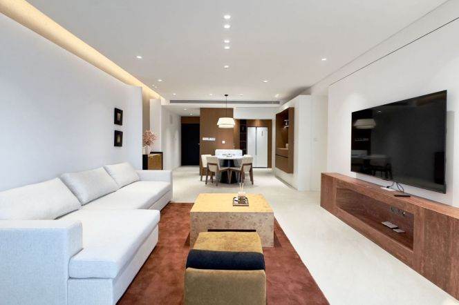 Well Renovated 4BR 2BA Residence in Lianyang International Community 