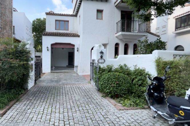 modern 5brs house nice garden floor heating big terrace in best compound near Dulwich