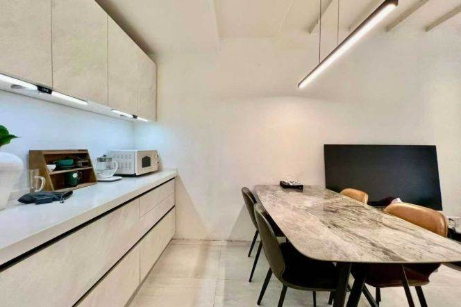 Recently Renovated 3BR 3BA Townhouse/Plaza 66/Jing'an Temple