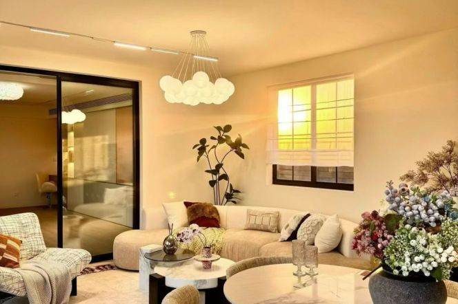 2 Brs, 1 Living room with Terrace, 170 sqm, Floor Heating @ Jiangsu metro L2&11