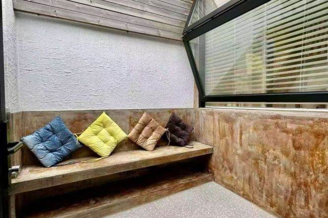 Whole Old Garden House. Nr. West Nanjing Rd. 3 Br, 3 Ba+ terrace and patio