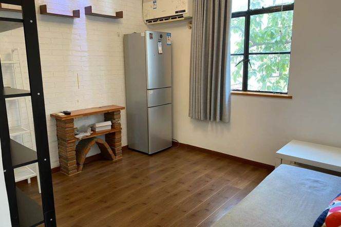 1+1BR Chinese walk-up near line 1/10/12 S.Shan'xi Rd and Rui'jin Hospital 