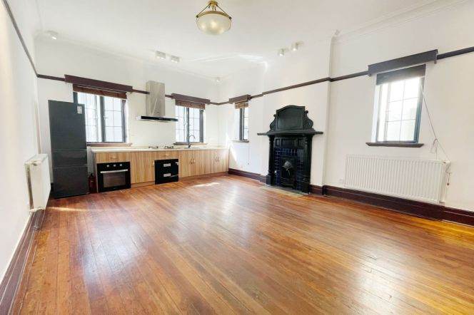 Huaihai rd nice house with terrace