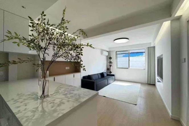 Bright 1br with elevator near Changping Rd M7