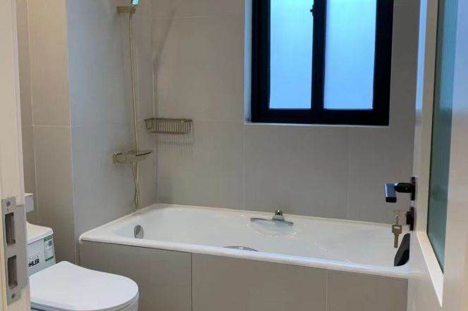 Huangpu,3br, 2ba,  balcony