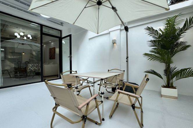 Spacious 1Br Apt + big private yard | Jiashan rd & South Shanxi rd /Iapm/11.9K