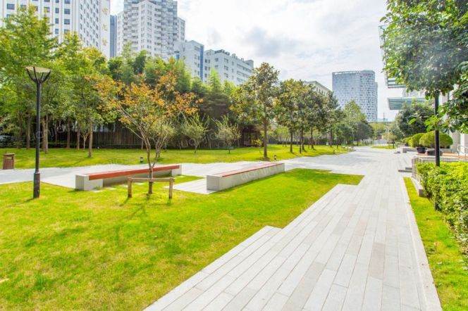 modern big 3brs floor heating nice view in Xintiandi line 1,10,13,14 beside park 