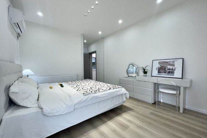 modern 3brs modern furniture near line 4 and century park only 21.8K