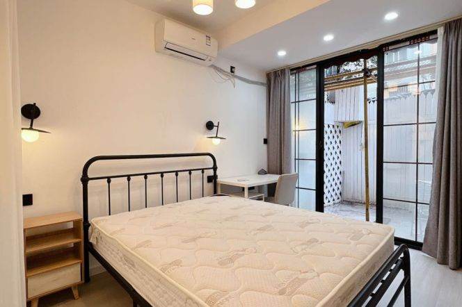 Cute 1Brm With A Yard Near Line 2/11 Jiangsu Rd