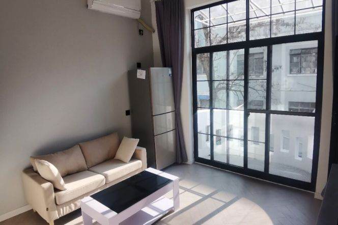 Lovely one bedroom w outdoor balcony nr West Nanjing rd 