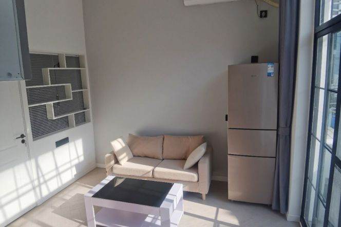 Lovely one bedroom w outdoor balcony nr West Nanjing rd 