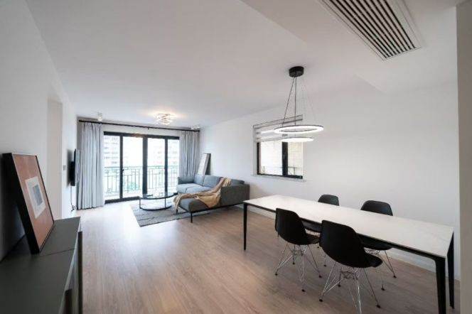 South Shaanxi Rd metro/3br2bt/outdoor balcony/central AC/floor heat