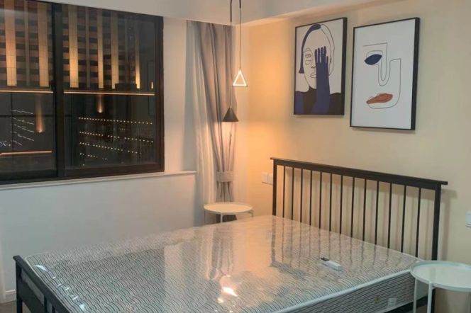 4BR Apartment in Jing'an Temple District with Floor Heating