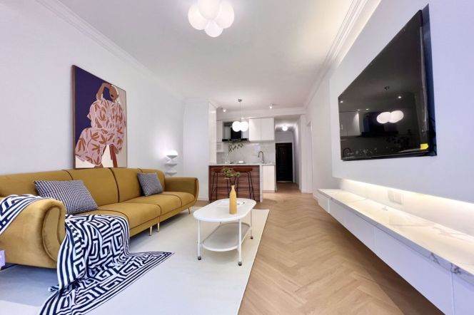 Jing'an Spacious 1Br/2Lr/1Bt+Lovely Yard@L7 Chagping Rd Station 