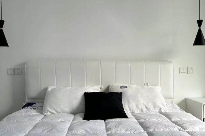 Changle rd  Cozy 1br  Stairs balcony  / Spacious /Modern/ Quiet 