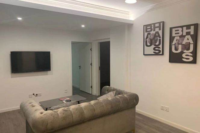 4BR Apartment in Jing'an Temple District with Floor Heating