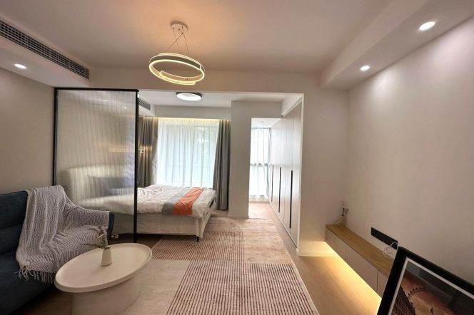 Nice compound/elevator 1br 1lr/cozy&modern/NR Jiaotong uni/hongqiao rd@L10/3/4