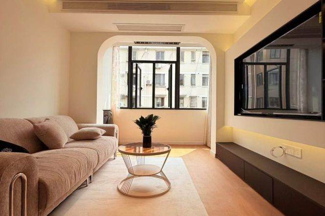 L13/15 Daduhe rd  Bright 1br  elevator and floor heating  / Spacious /Modern/ Quiet 