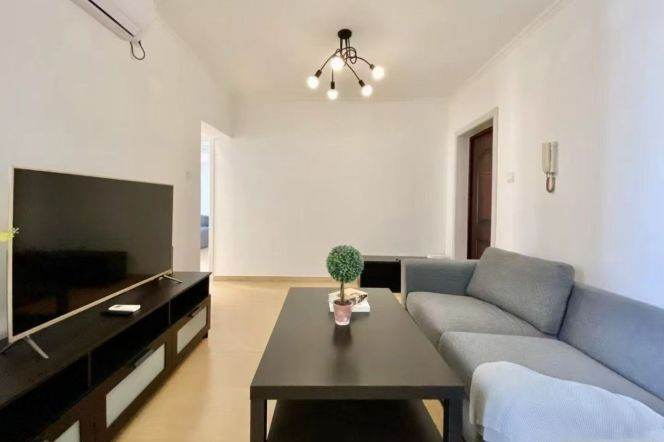 Modern 2br with elevator near Changping Rd M7