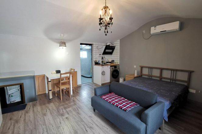 Cozy 1 br with good price in Jing‘an Center. easy to  L 2/7 Jing'an Temple St.