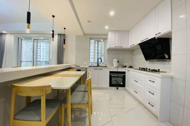 3 Brs, 3 Baths with 3 Balconies, 200 sqm, Floor Heating @ Jiashan metro L9&12