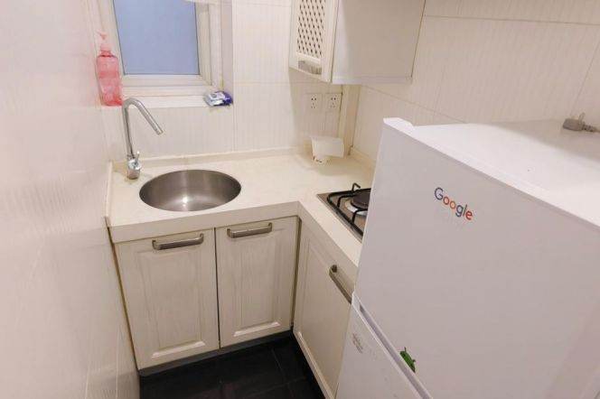 Cozy & Bright 1 br on ShanXi Rd(S) , easy  to L 9/12 JiaShan Rd St.+ L 1/10/12 