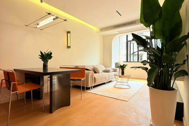 L13/15 Daduhe rd  Bright 1br  elevator and floor heating  / Spacious /Modern/ Quiet 