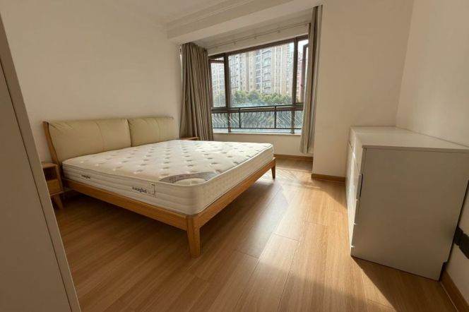 Hongbaoshi Rd/Yili Rd /Yaohong Rd metro/3+1br2bt/central AC/floor heat/balcony/oven