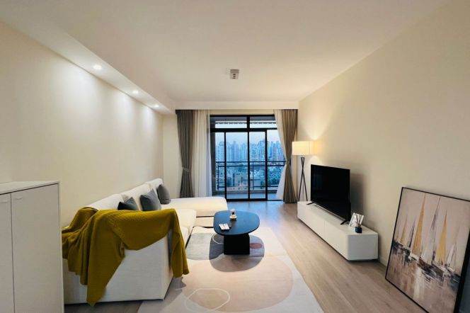 3 Brs, 2 Baths with Open Balcony, Floor Heating, Central ac, 140 sqm @ Madang metro L13
