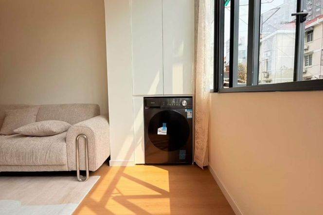 L13/15 Daduhe rd  Bright 1br  elevator and floor heating  / Spacious /Modern/ Quiet 