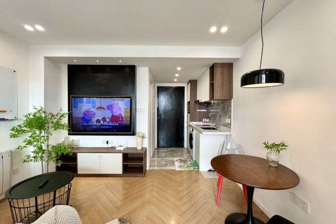 Short term 1 br 8.5K super modern nice decoration golden location M2/7/14 Jing'an 