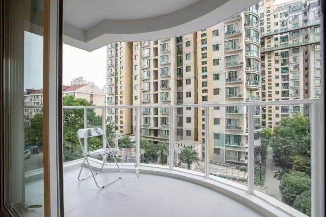 INS style 2BR aprartment 16.5k  near ZhongShan Park Line 2